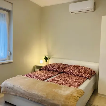 Toparti Apartmanhaz Balatonszarszo