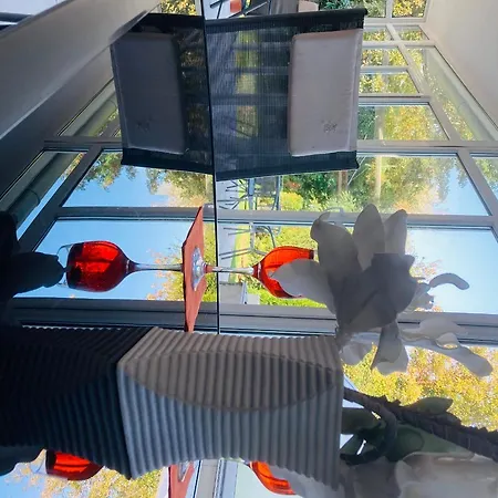 Toparti Apartmanhaz * Balatonszarszo