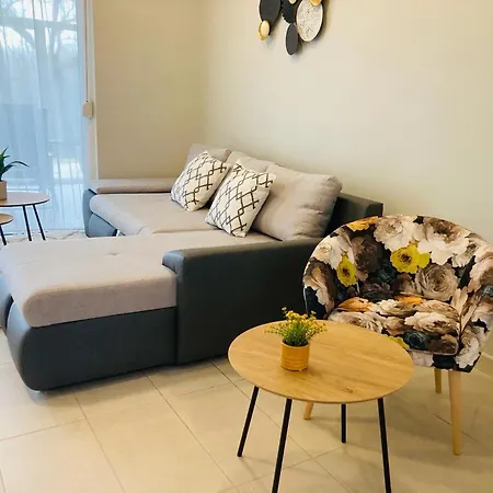 Toparti Apartmanhaz * Balatonszarszo