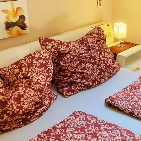 Toparti Apartmanhaz * Balatonszarszo