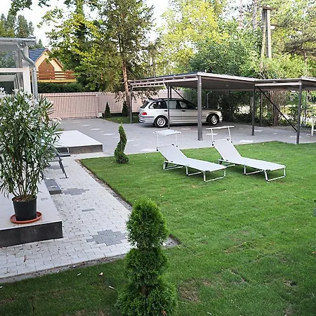 Toparti Apartmanhaz * Balatonszarszo