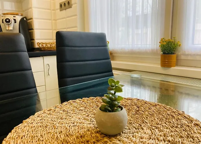 Toparti Apartmanhaz Lägenhet Balatonszarszo