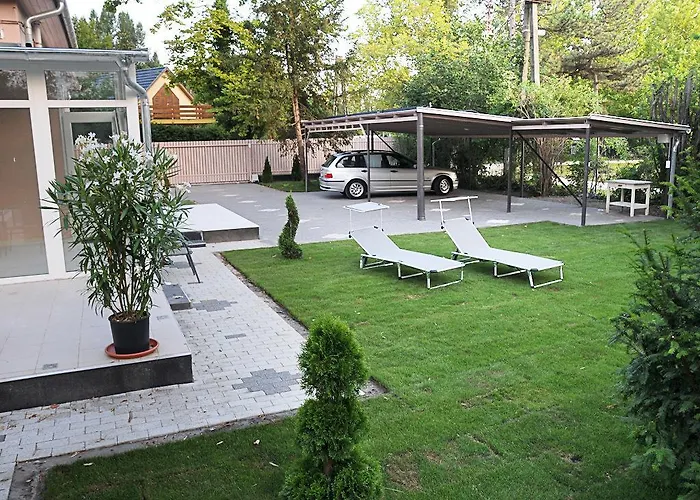 Toparti Apartmanhaz * Balatonszarszo